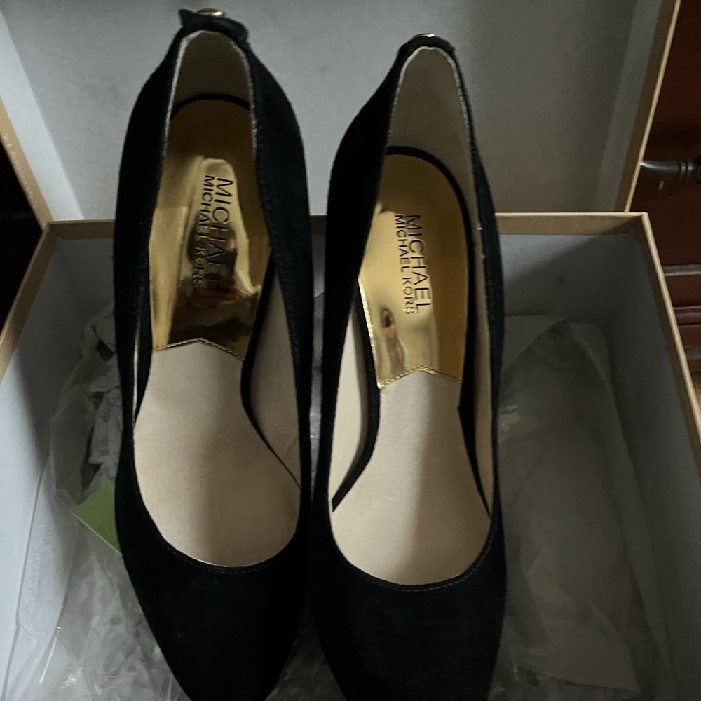 Michael Kors black suede pumps